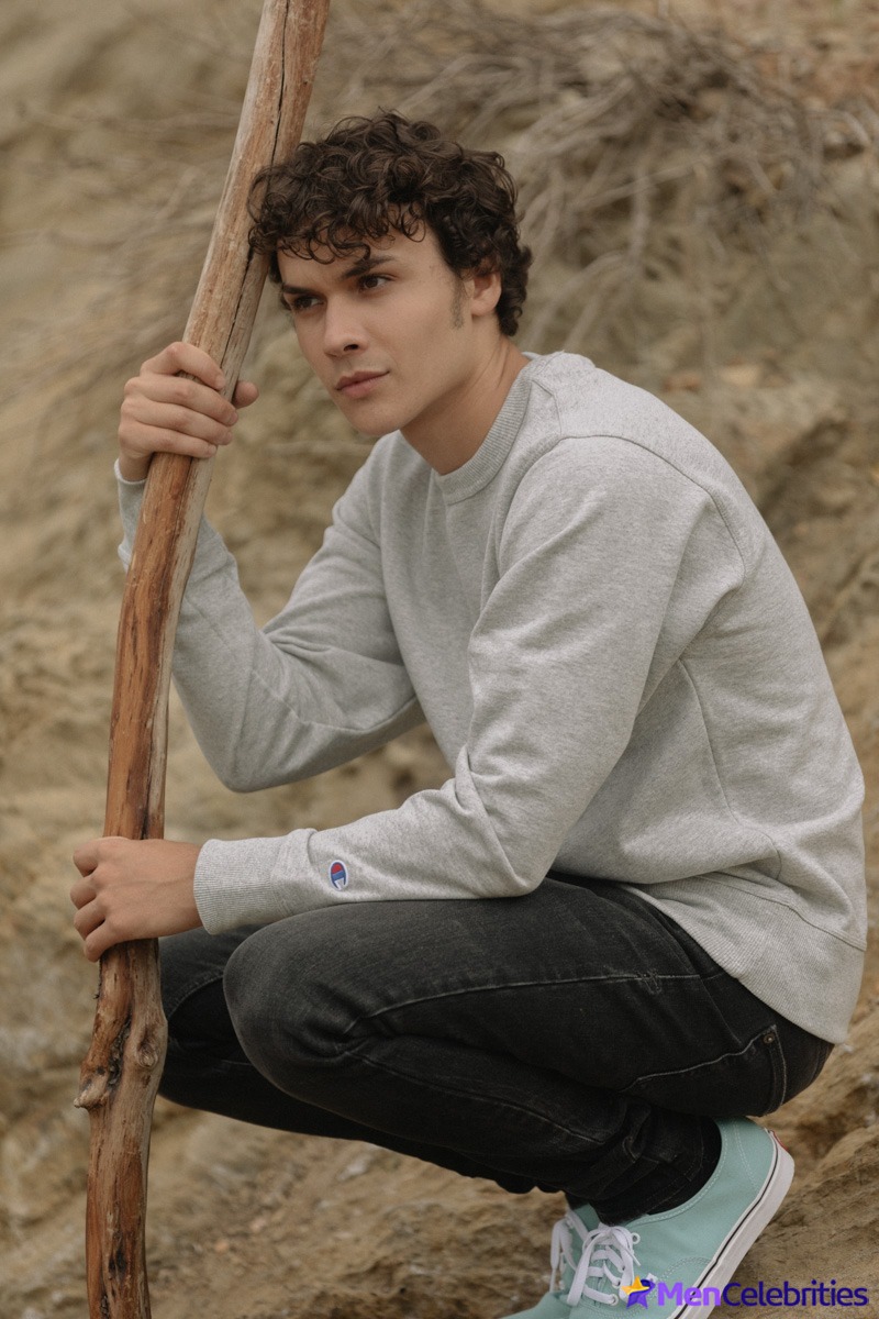 Benjamin Wadsworth shirtless and sexy pics