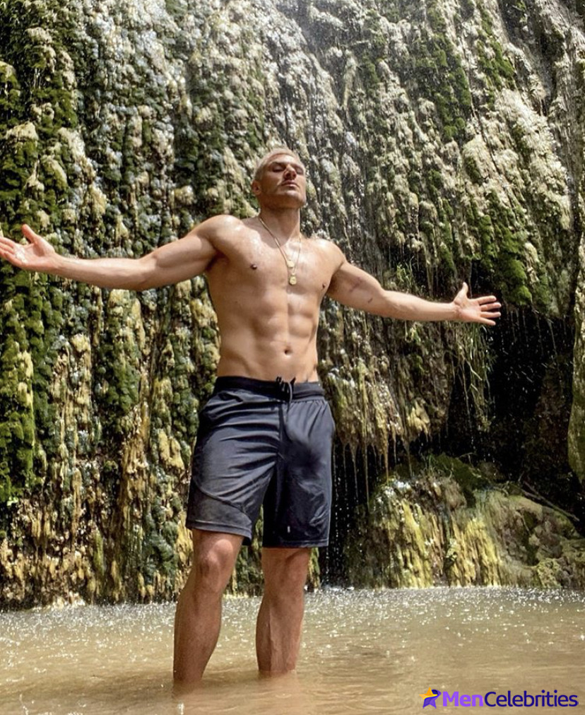 Chris Appleton shirtless and sexy pics