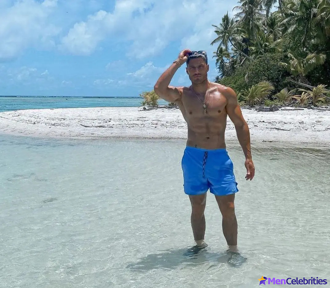 Chris Appleton shirtless and sexy pics