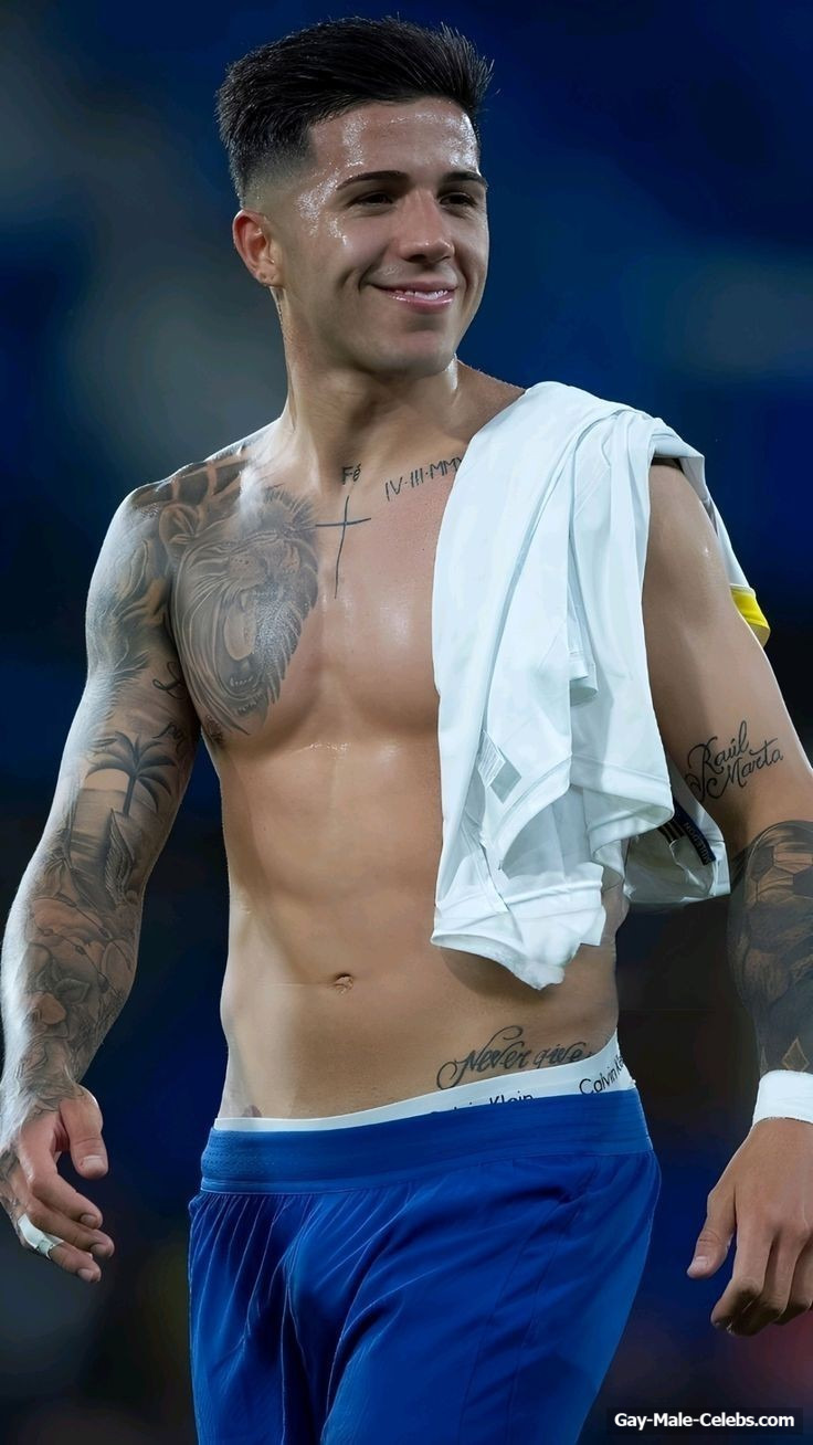 Enzo Fernandez Cock Bulge And Shaved Pubis Pics