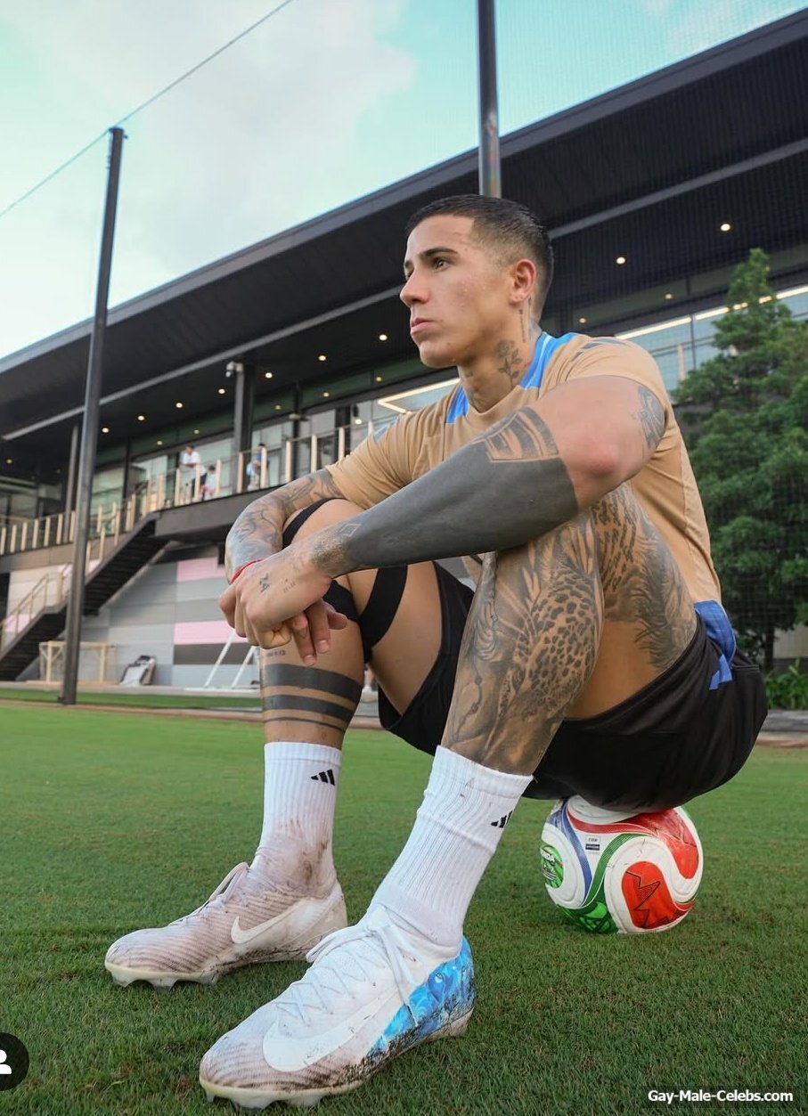 Enzo Fernandez Cock Bulge And Shaved Pubis Pics
