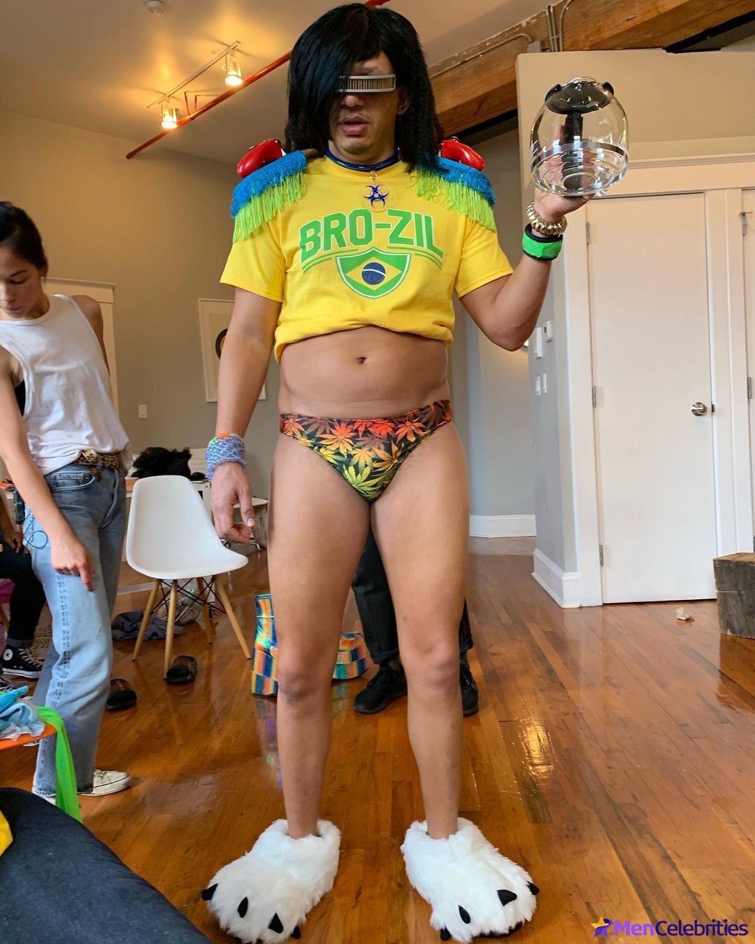Eric Andr uncensored nude and underwear shots