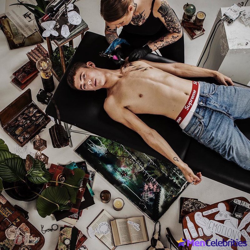 Felix Sandman nude ass and underwear pics