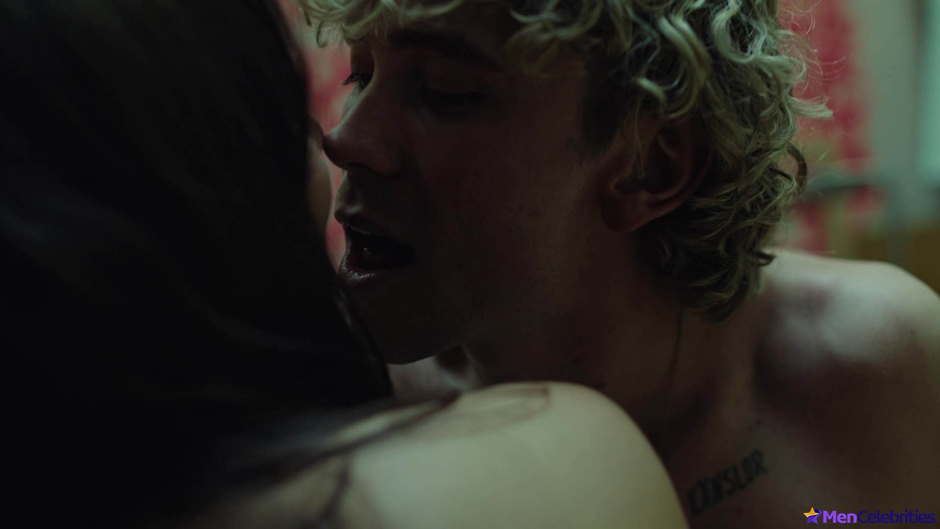 Felix Sandman frontal nude and sex scenes