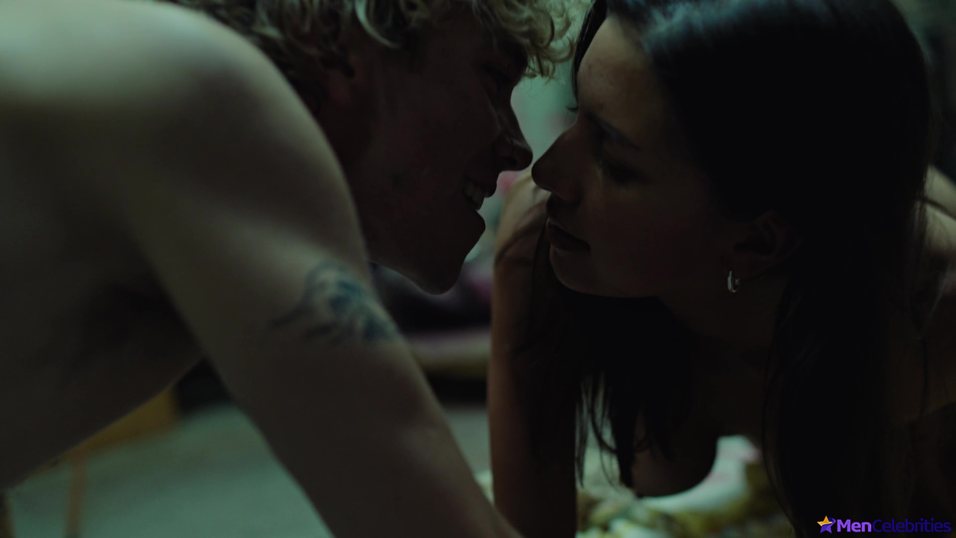 Felix Sandman frontal nude and sex scenes
