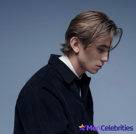 Felix Sandman nude ass and underwear pics