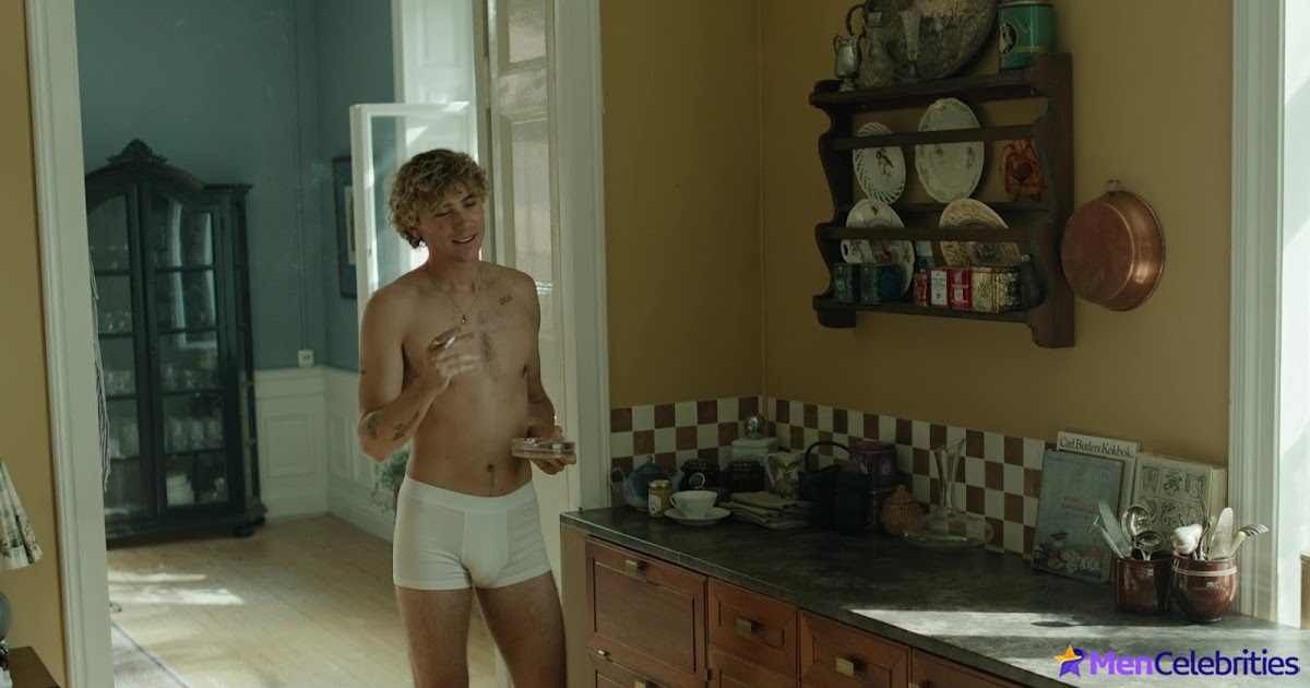Felix Sandman frontal nude and sex scenes