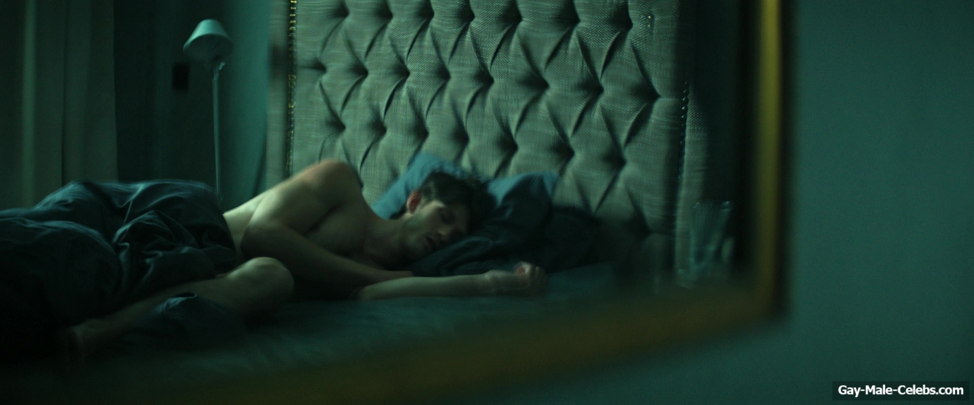 Isac Calmroth Nude Shower Scenes in Doktor Glas