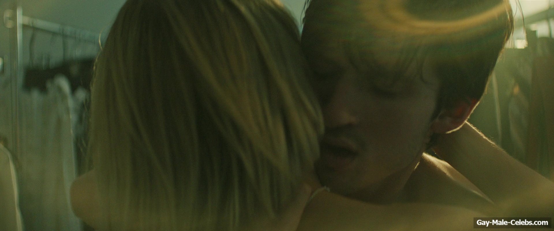 Isac Calmroth Nude Shower Scenes in Doktor Glas