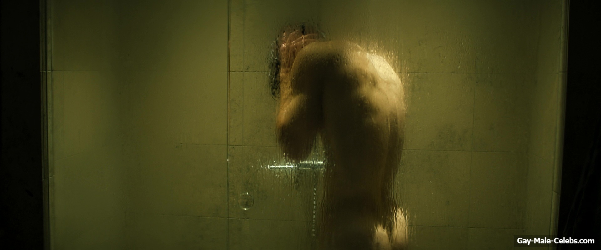 Isac Calmroth nude