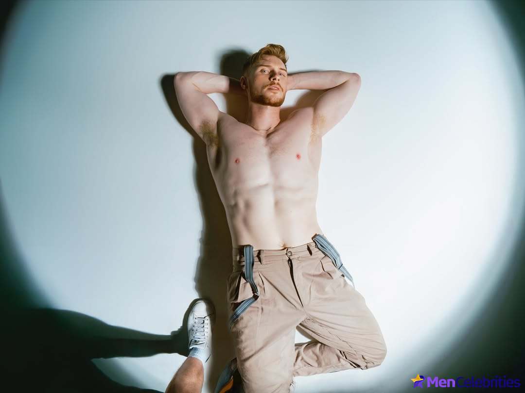 Max Parker naked and cock bulge in underwear pics
