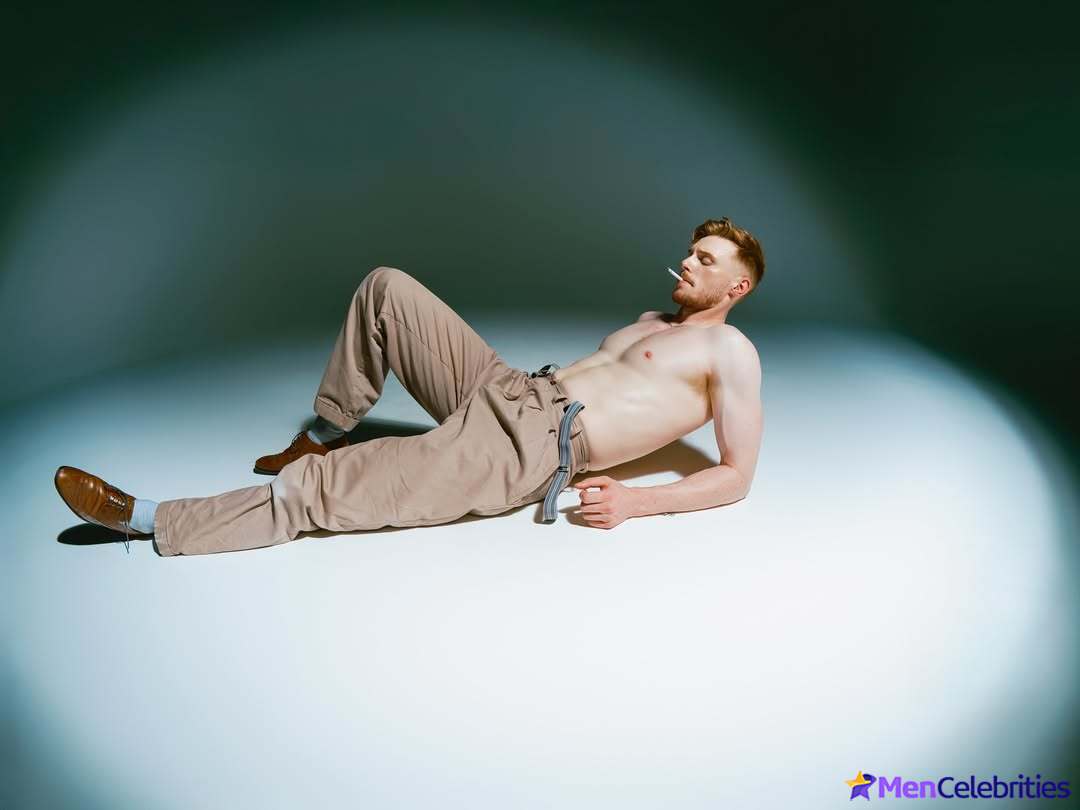 Max Parker naked and cock bulge in underwear pics