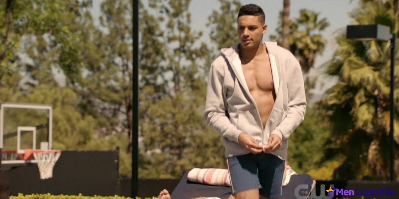 Michael Evans Behling nude and sex scenes