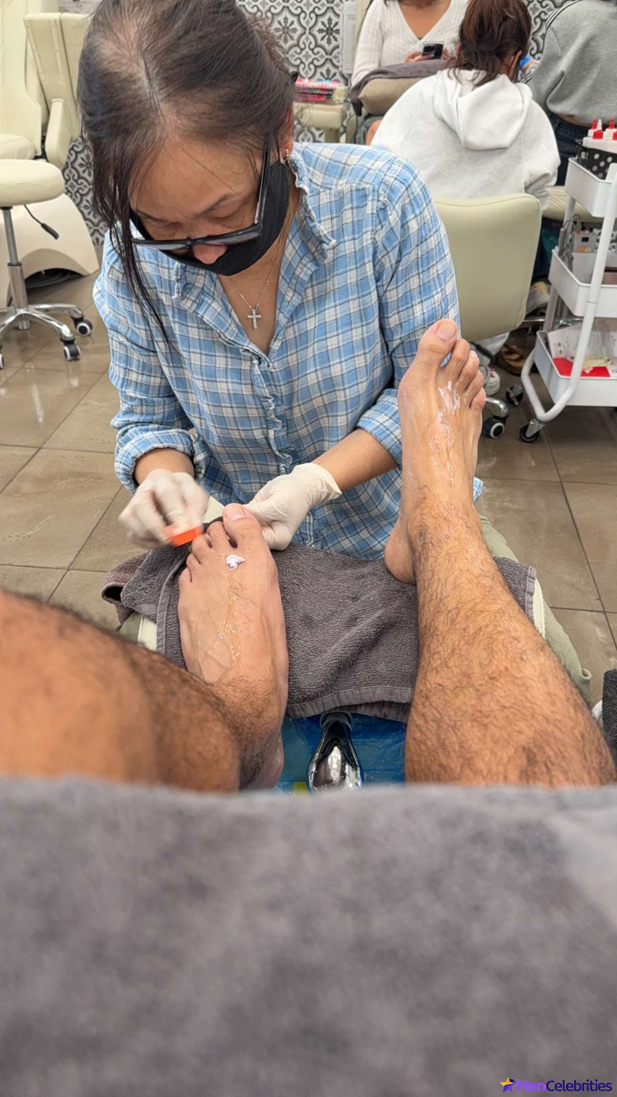Michael Evans Behling foot photos