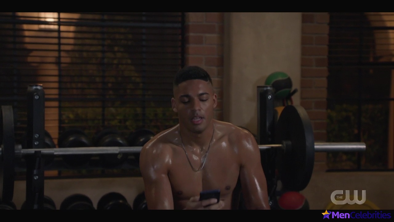 Michael Evans Behling nude and sex scenes