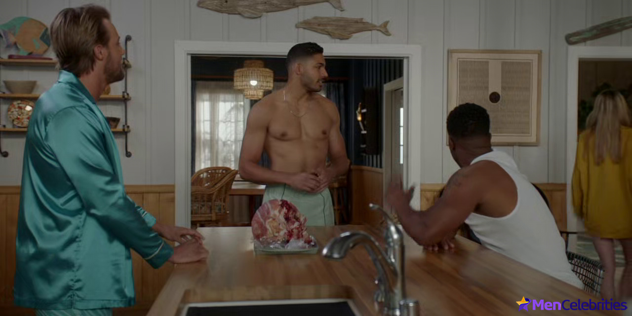 Michael Evans Behling nude and sex scenes