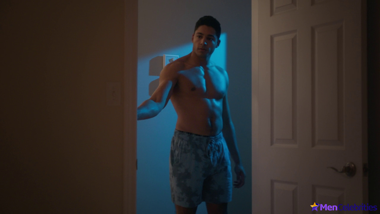 Michael Evans Behling nude and sex scenes