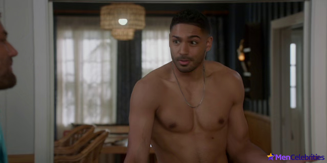 Michael Evans Behling nude and sex scenes