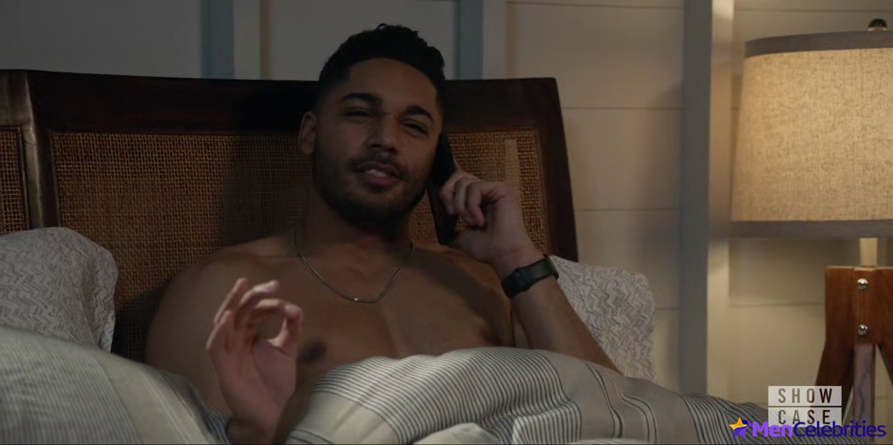 Michael Evans Behling nude and sex scenes