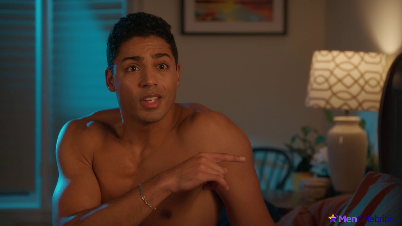 Michael Evans Behling nude and sex scenes