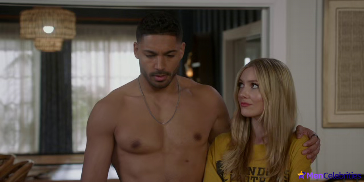 Michael Evans Behling nude and sex scenes