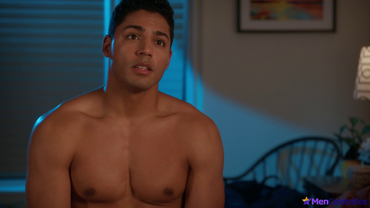 Michael Evans Behling nude and sex scenes