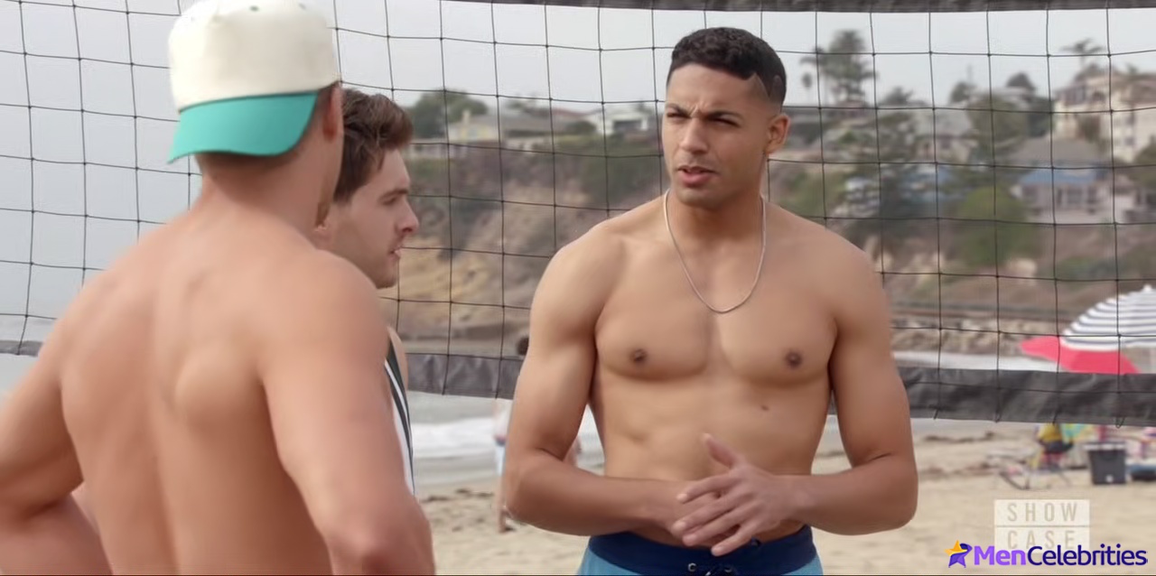 Michael Evans Behling nude and sex scenes