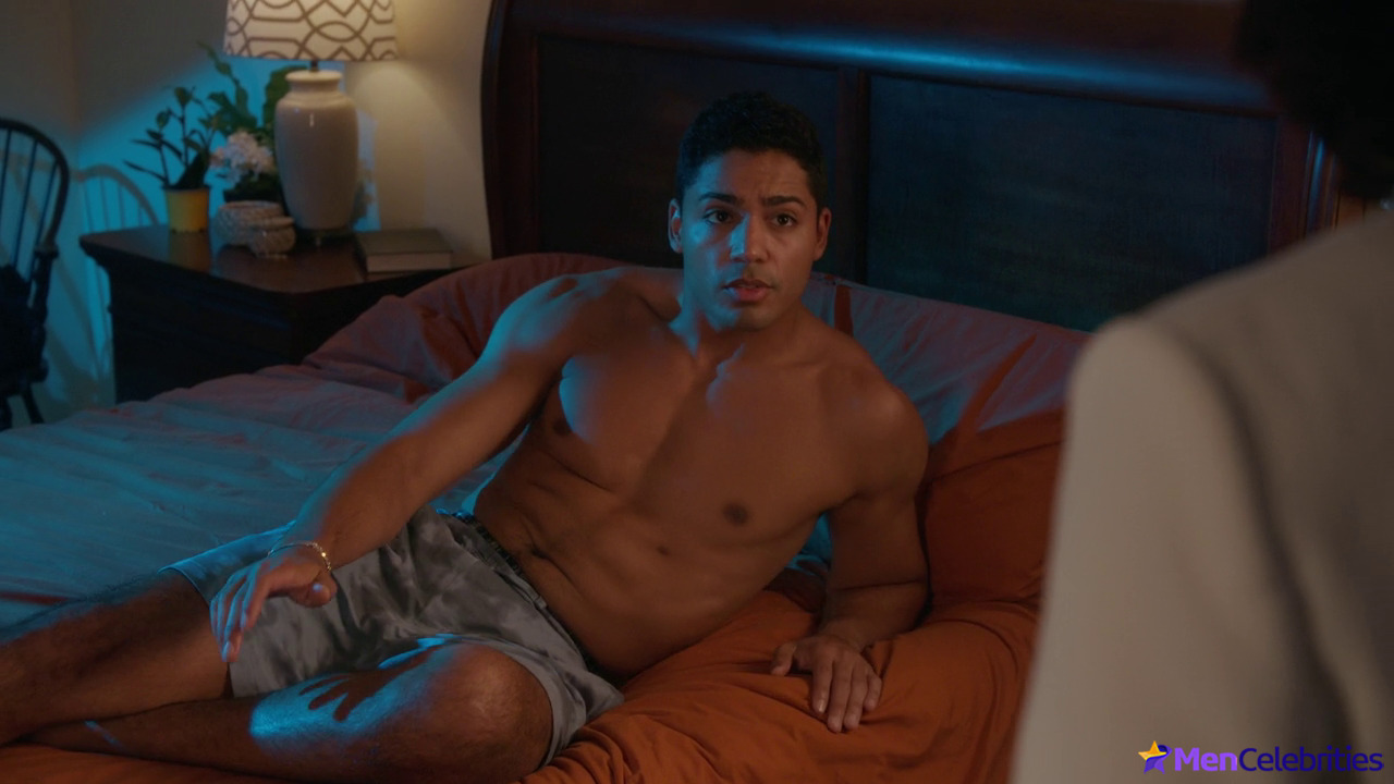 Michael Evans Behling nude and sex scenes