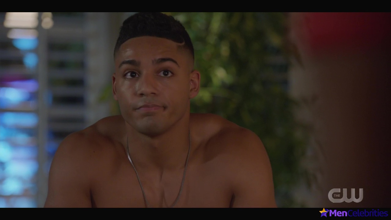Michael Evans Behling nude and sex scenes