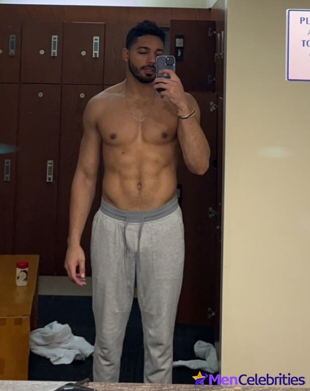 Michael Evans Behling shirtless and underwear pics
