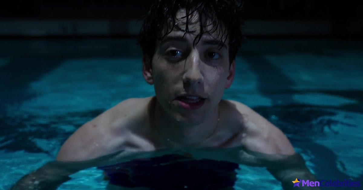Milo Manheim nude and erotic underwear scenes