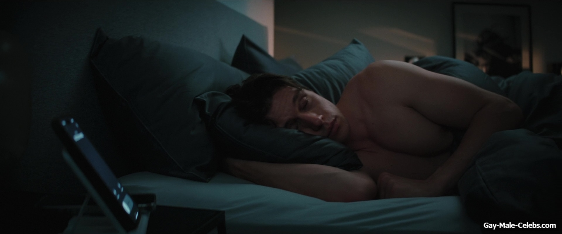 Nick Robinson Nude Shower in Voicemails For Isabelle