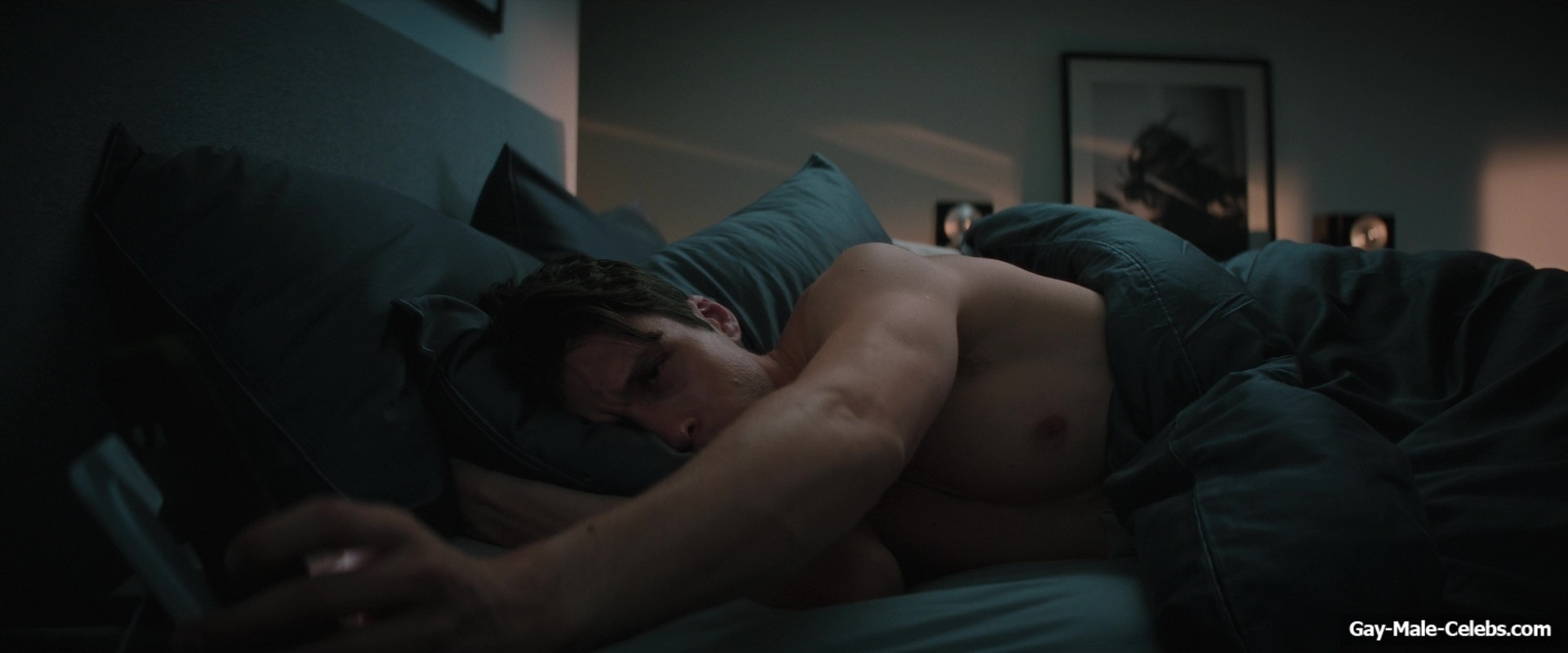 Nick Robinson Nude Shower in Voicemails For Isabelle