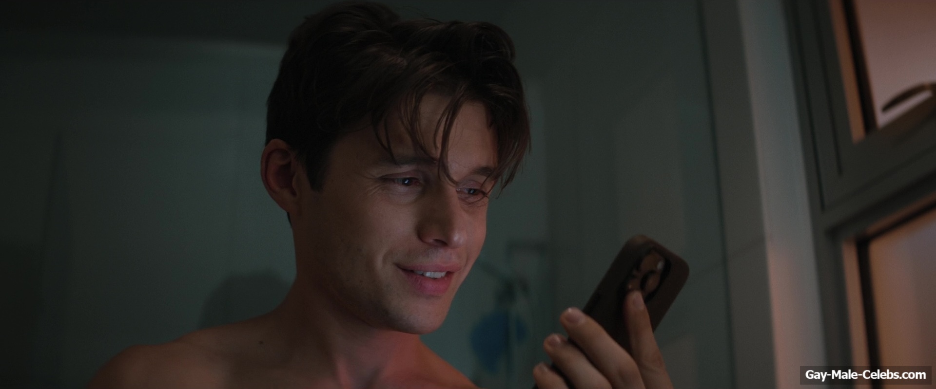 Nick Robinson Nude Shower in Voicemails For Isabelle
