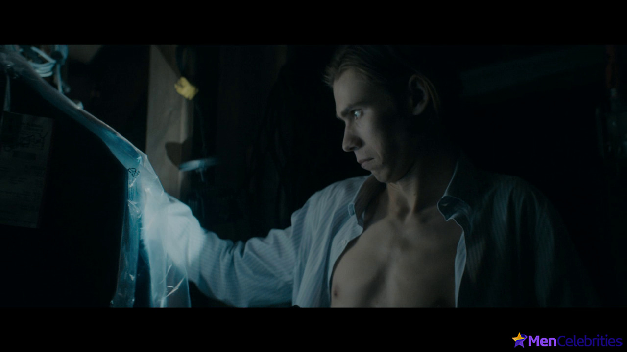 Owen Teague nude and nsfw movie scenes