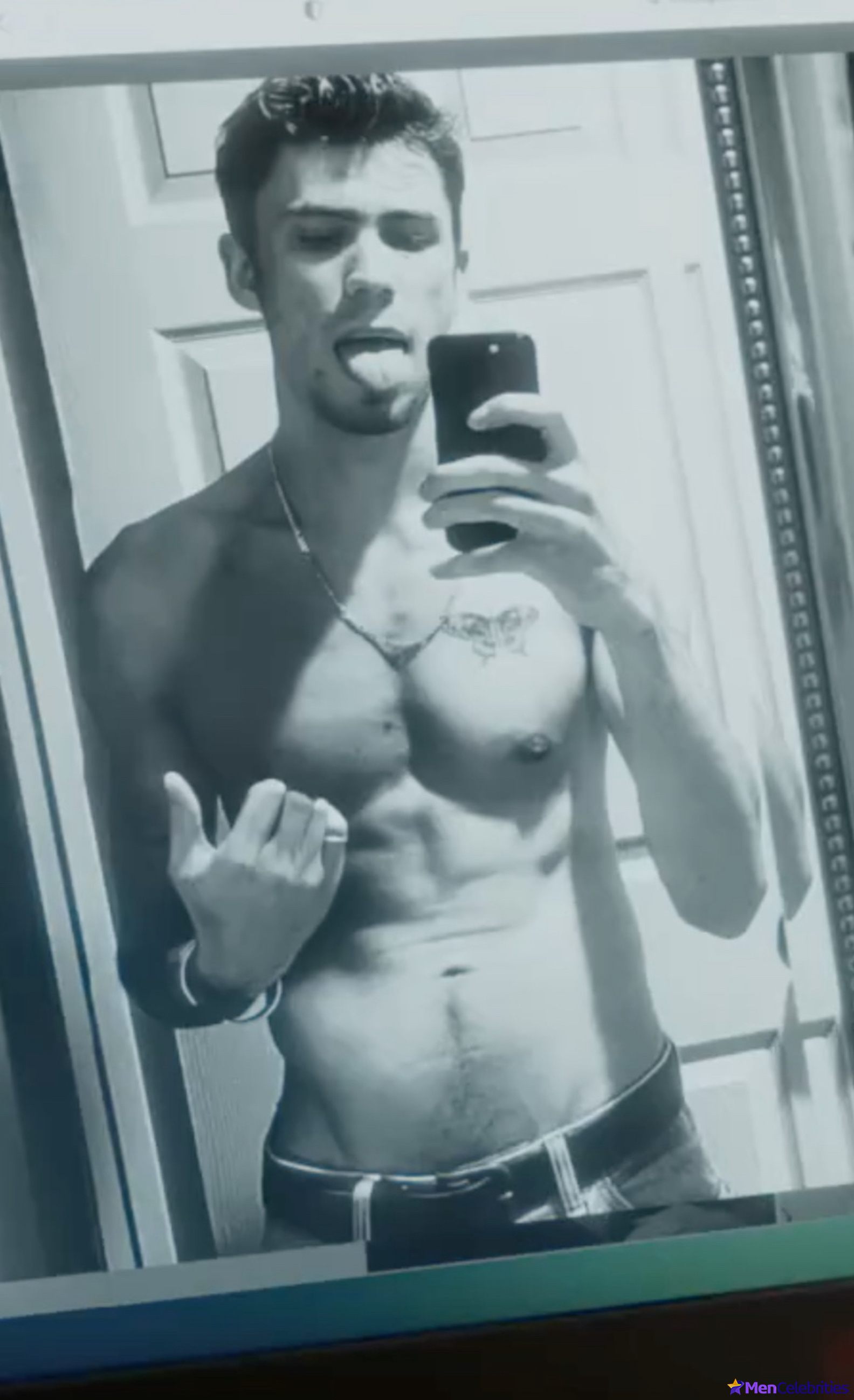 Owen Teague naked selfie