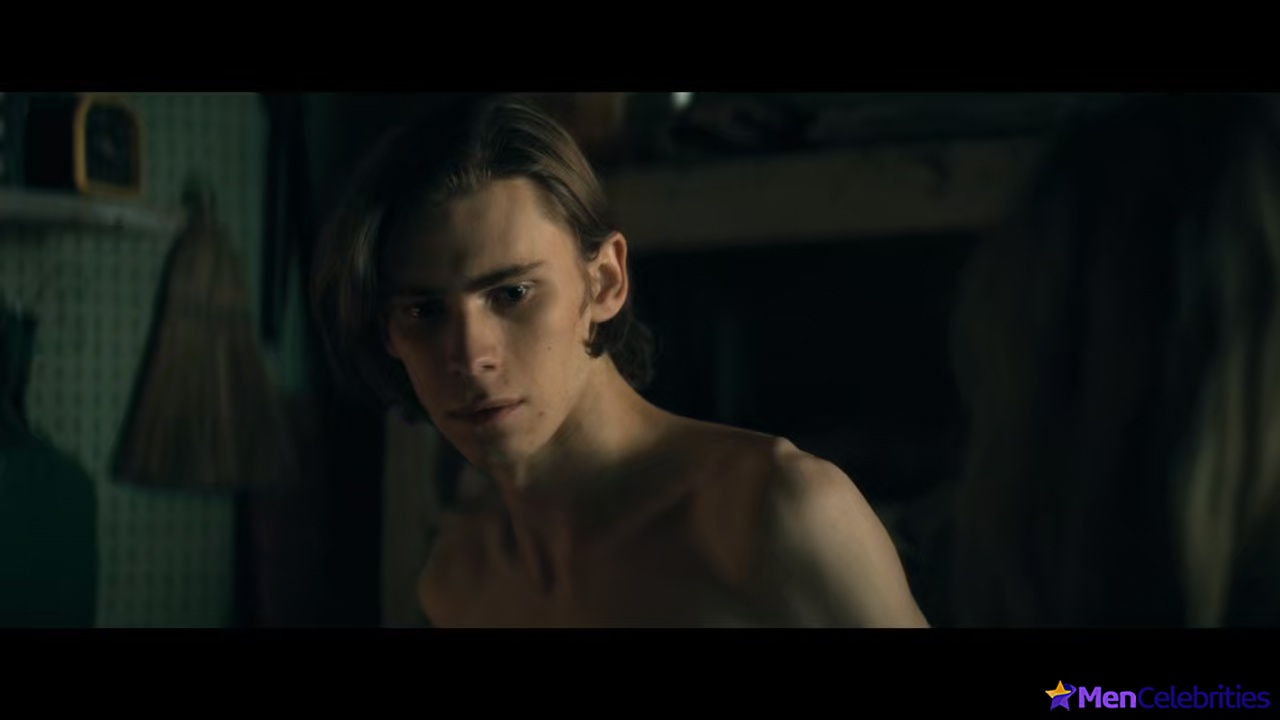 Owen Teague nude and nsfw movie scenes