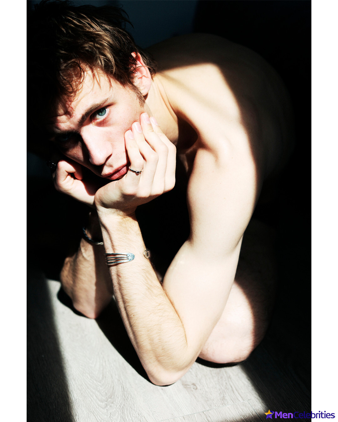 Owen Teague nudes