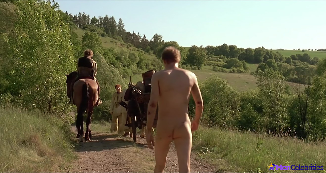 Paul Bettany nude scenes