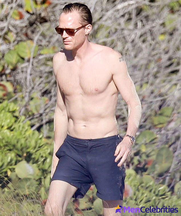 Paul Bettany bulge