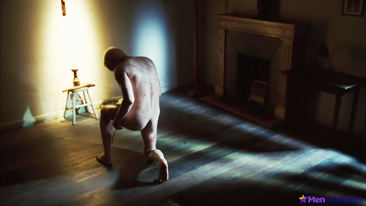 Paul Bettany naked movie scenes
