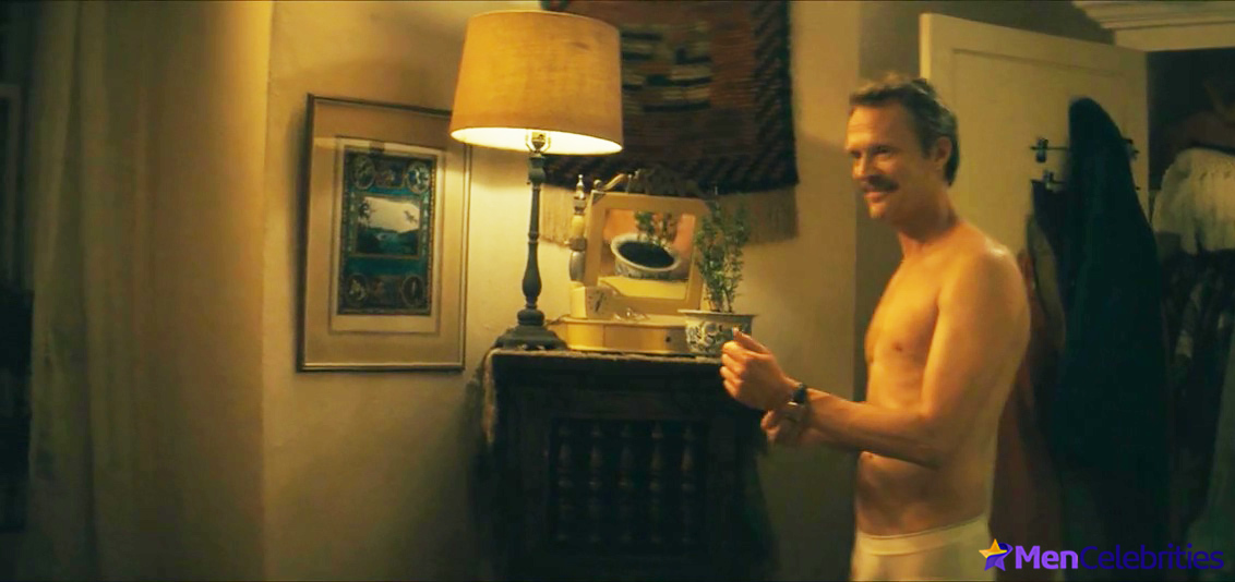 Paul Bettany nudity video