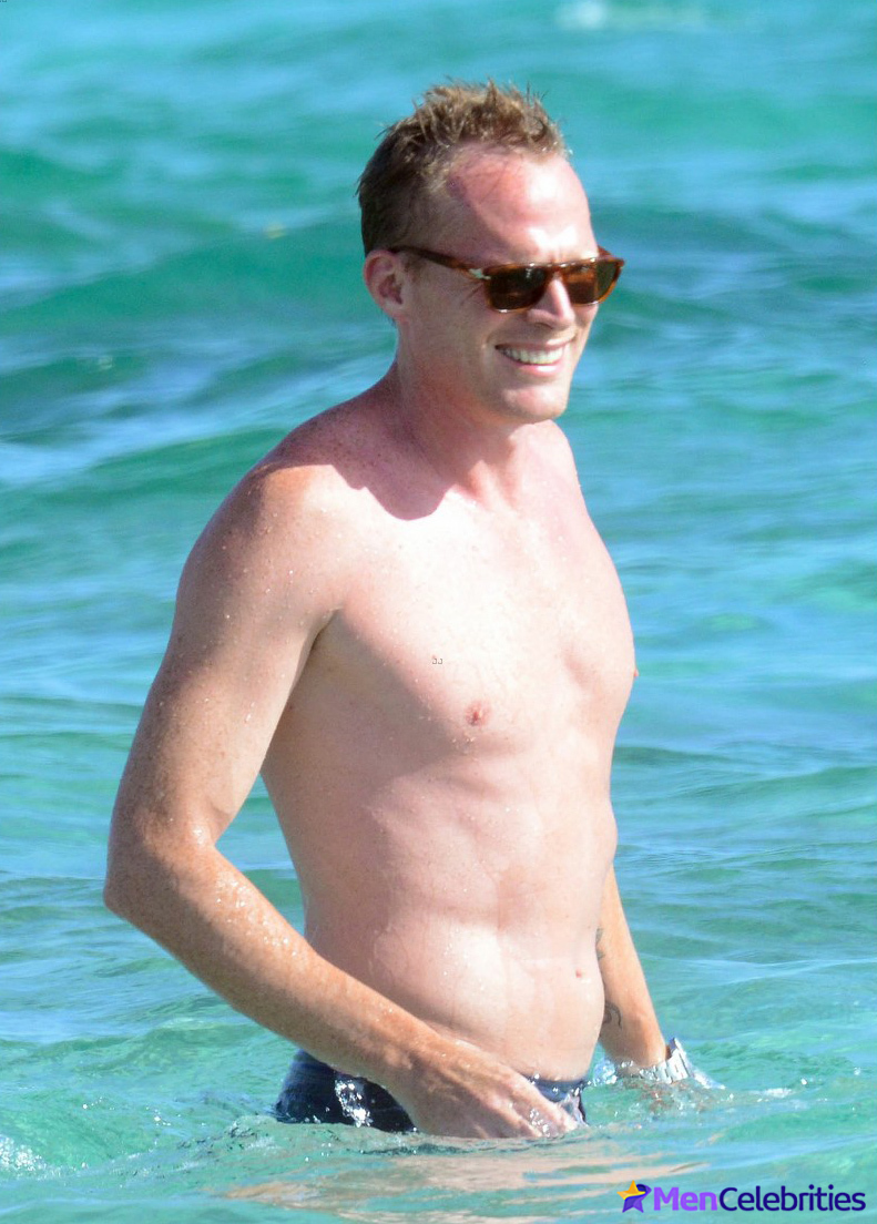Paul Bettany sexy naked