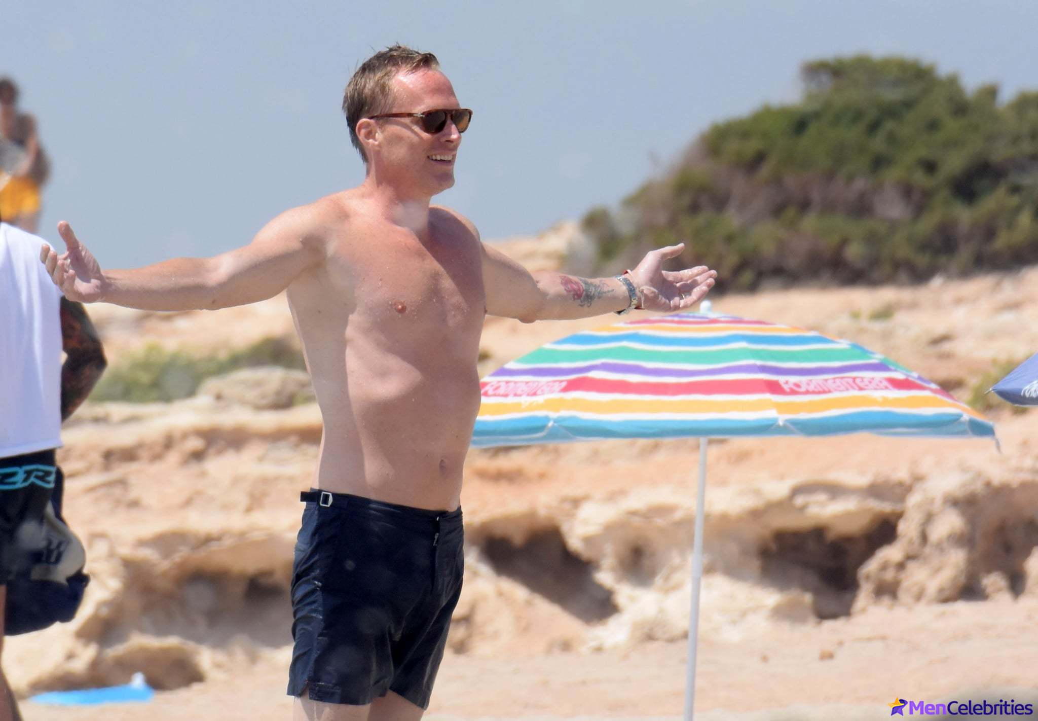 Paul Bettany dick beach