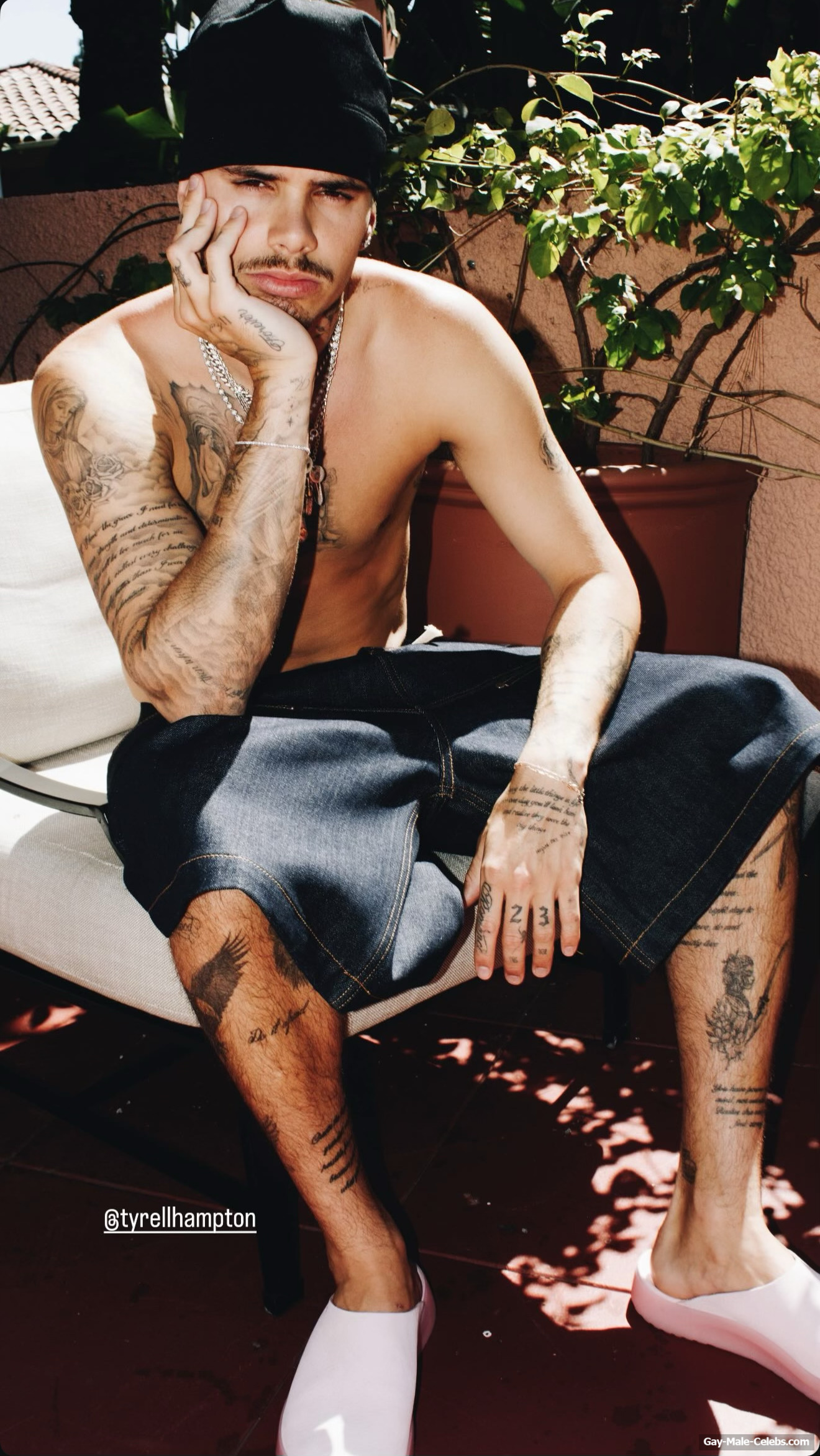 Romeo Beckham Shirtless And Sexy Underwear Photos