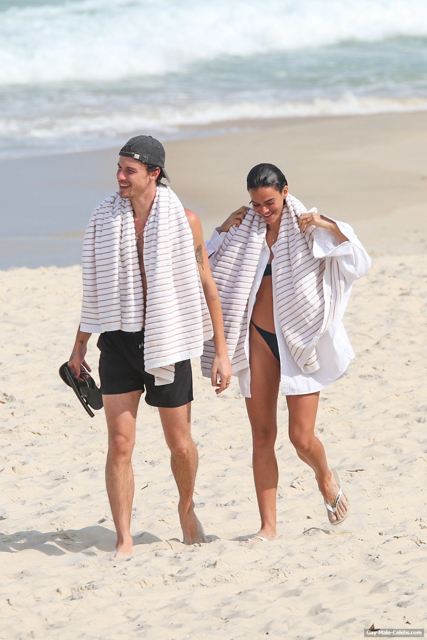 Shawn Mendes Caught Shirtless and Scratching Ones Ass On A Beach