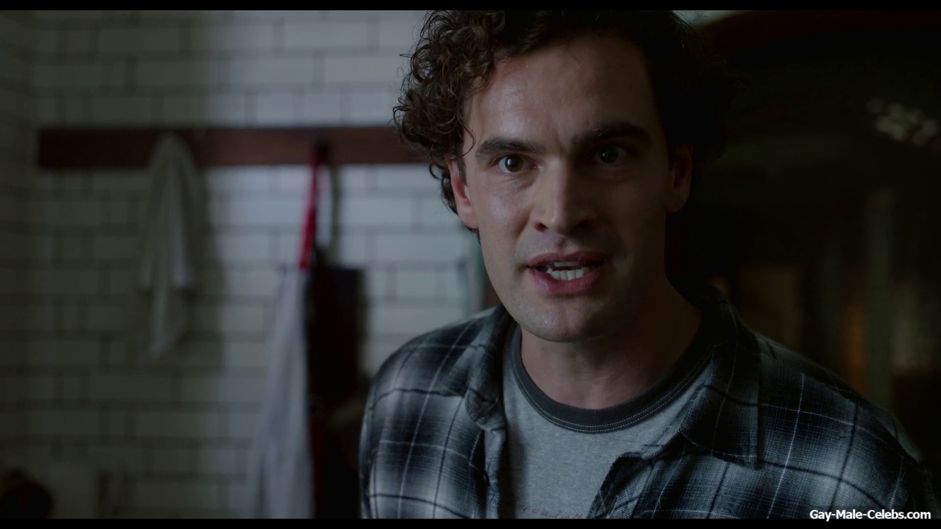 Tom Bateman nude in Behind Her Eyes