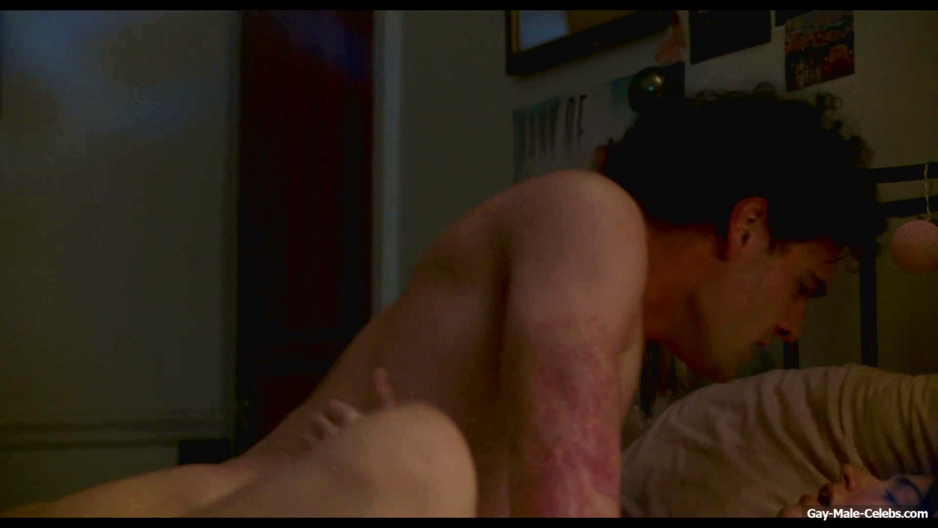 Tom Bateman nude in Behind Her Eyes