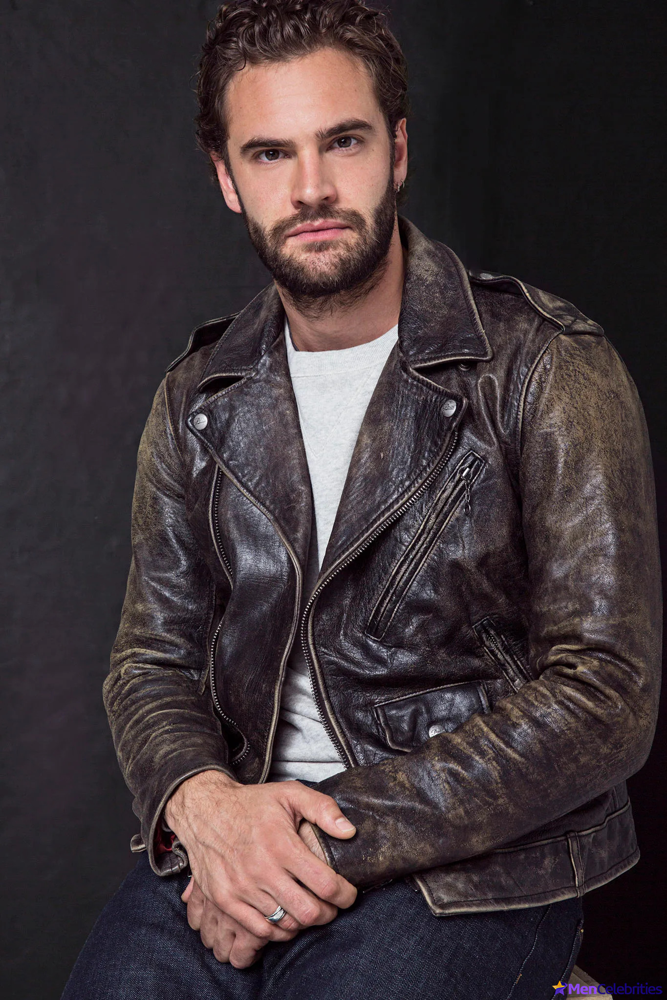 Tom Bateman sexy posing photos
