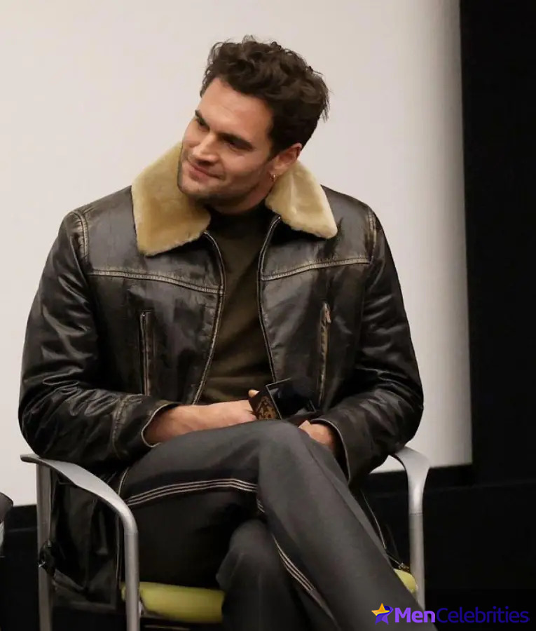 Tom Bateman sexy posing photos